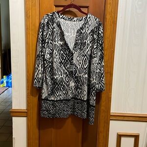 Black & White Tunic Size 2X
